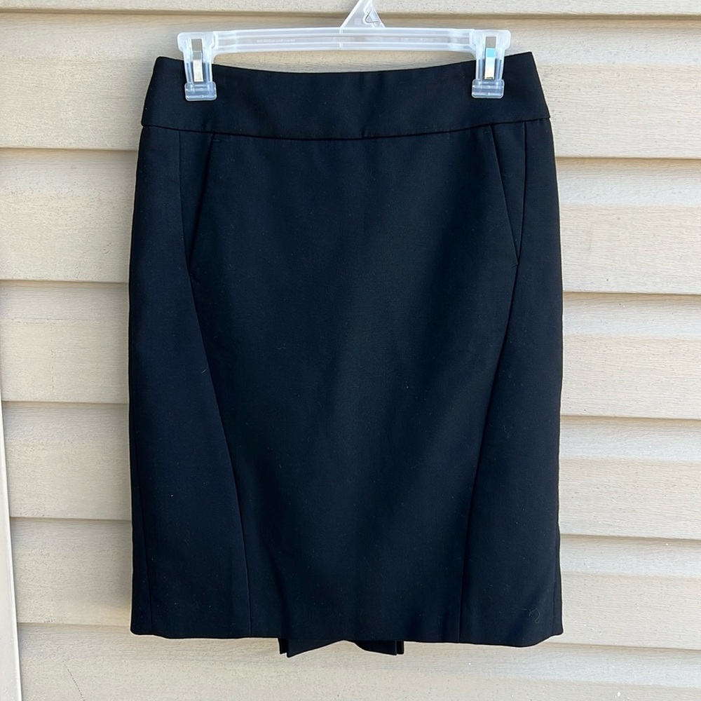NWOT - LOFT BLACK PENCIL SKIRT - SIZE 0